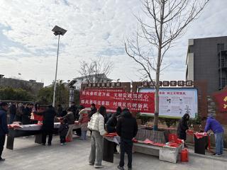 弋阳县清湖乡开展“送春联、倡新风”主题活动