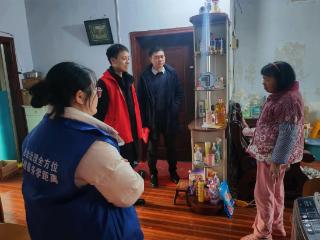 银社携手暖冬日 情系老人送关怀 贵州银行剑河支行组织青年团员开展困难老人走访慰问活动