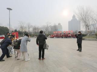 济宁市任城区仙营街道：社区全家福定格团圆笑颜