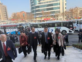 安徽省政协十三届四次会议开幕 委员满怀信心步入会场