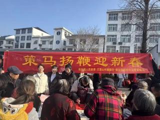墨香暖人心 春联送祝福——玉山县横街镇开展免费写春联送祝福文化惠民活动
