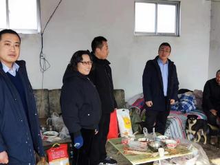 邮储银行临沂市临沭县支行走进社区慰问困难老人