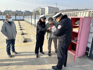 护航团圆路 博山交警深入客货运企业拧紧春运“安全阀”