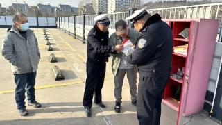 护航团圆路 博山交警深入客货运企业拧紧春运“安全阀”