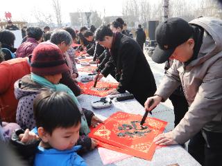 笔墨传福润乡村 强基铸魂暖新春——济宁市首个乡村书法传习馆揭牌暨图书捐赠活动在石桥镇举行