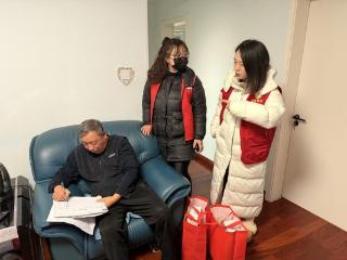 济宁市任城区李营街道薛口社区开展“幸福敲门暖寒冬 情系独居迎新春”活动