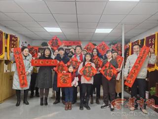 108坊故事|墨香迎新春温暖邻里——景龙池社区开展写春联送祝福活动