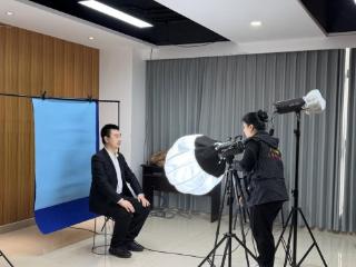 党建暖人心，服务零距离——瑞众保险山东分公司德州中支党支部开展“最美证件照”便民服务活动