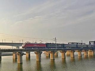 新春走基层|春守一方轨 冬护万里途：新马桥站“老字号”的春运答卷