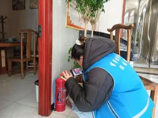 济宁市任城区南张街道满庄社区开展“筑牢安全防线 守护商户平安”专项排查活动