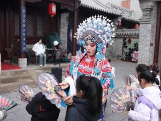 晋源娃娃学唱戏 京韵声声润童心