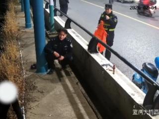 为救人，寒夜，他们从十多米的桥上跳水