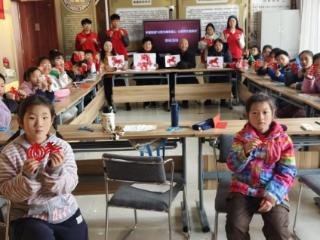 【童享精彩冬日】济南市莱芜区羊里街道家门口托管站开展“以剪为媒育童心、以技传文润成长”剪纸活动