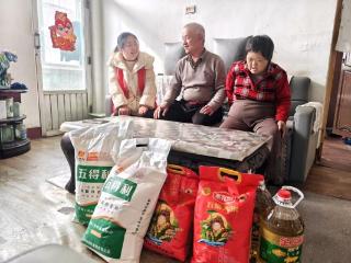 济宁市任城区阜桥街道新刘庄社区开展“暖冬助残，爱心同行”志愿服务活动