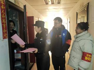 济宁市任城区金城街道梦圆社区联合常青路派出所开展网络安全宣传“进千家万户”活动