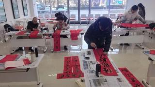 执笔写春意·送福暖企心——上实片区楼宇党委开展专属春联定制送福走访活动