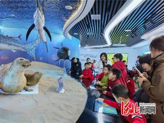 秦皇岛市北戴河区宁馨苑社区开展水生生物探索研学活动