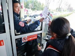 谢谢司机叔叔，坐在您的车上我们感到超级安心