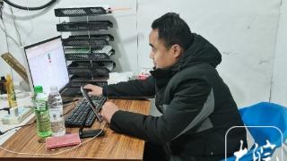 为“掉队”者按下回家确认键 合肥一男子13年坚持免费代订火车票