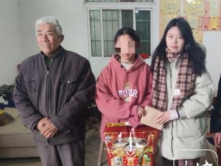 安庆籍女大学生勤工俭学捐助困境学子