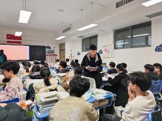 情系母校 西北农林科技大学学子回访郑州龙湖一中开展宣讲交流