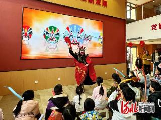 春节前夕让社区“小虎子”体验非遗