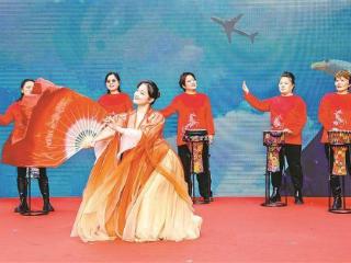 湖里一小区居民自办春晚引来厦大留学生