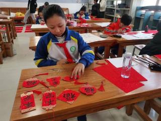 淄博市博山区四十亩地小学开展迎新春写对联主题活动