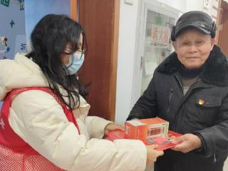 淞涛社区：情暖新春慰戎装，尊崇关爱送到家