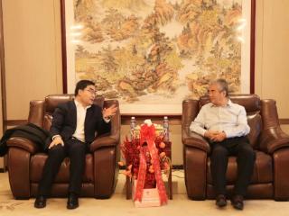 青岛市委统战部副部长刘传华一行莅临利群集团走访慰问