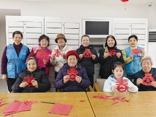 巧手“剪春”迎佳节 “咬春”纳福乐融融