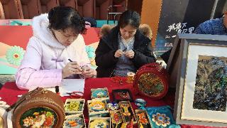 当百年技艺“戴上”时尚标签 李焱用三尺讲台让掐丝珐琅“活”在当下