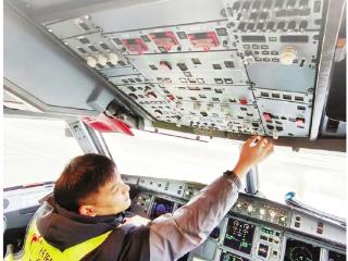 春运一线的飞机“医生”