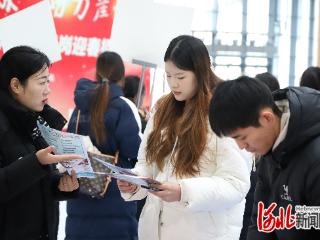 购物求职两不误 邢台市举办特色产业集群百企千岗迎春招聘会