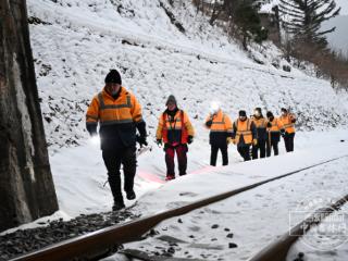 新春走基层｜老岭隧道护路人