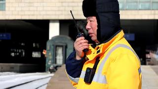 新春走基层｜-30℃里的铁路上水员