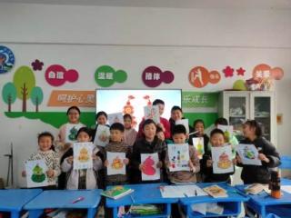 济宁市泗水县金庄镇：“金阳光小课堂”开课 巧手绘葫芦童趣满课堂