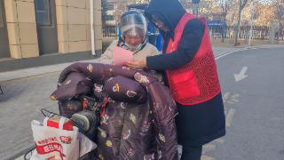 泰山区徐家楼街道尚家寨村开展节前交通安全宣传 筑牢春节出行“平安线”