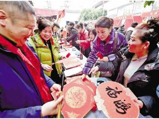 “皇城根下”老社区 百姓舞台迎新春