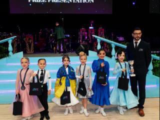 8岁上海女孩荣获国标舞世界顶级赛事双料世界冠军荣誉