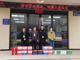 上饶市信州区茅家岭街道人大工委组织代表走访慰问辖区单位