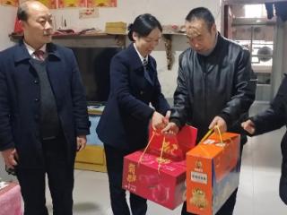 黄平农商银行多支部联合开展主题党日暨金融服务慰问活动