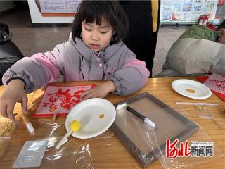 秦皇岛市北戴河区平安路社区开展“拓印古韵 福到万家”新春主题活动