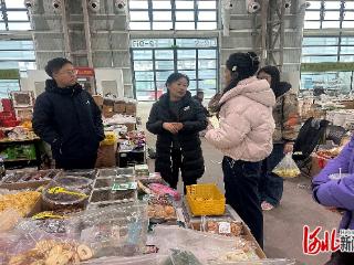 河北科技大学文法学院学生走进安国调研中医药文化