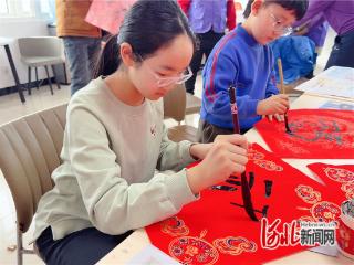 张家口：写春联 迎新春