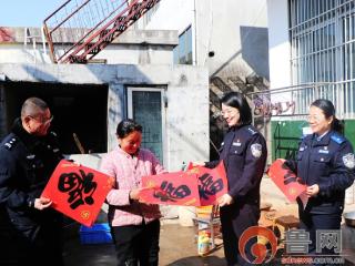 枣庄市公安局山亭分局：上门服务 送“福”到家