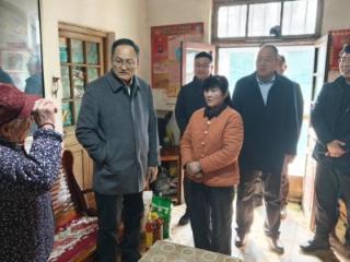 济宁市委宣传部、市文明办走进长沟镇：慰问道德模范，传递温暖力量
