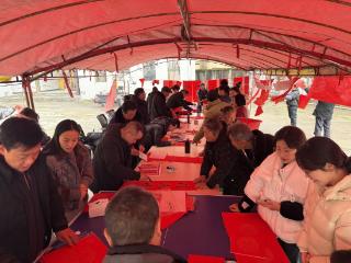 普定县坪上镇开展“笔墨迎春 福送万家”活动