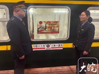 站台相逢十分钟 一对铁路夫妻的春运“鹊桥”