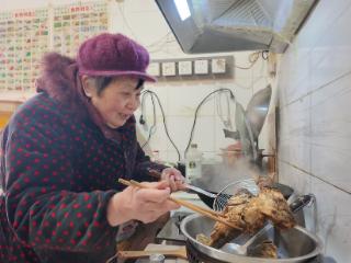 新春走基层丨连云港海州：百家菜摆起“团圆宴”，城北村共享“幸福味”